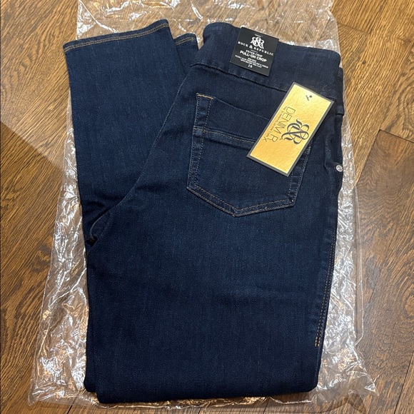 Rock & Republic Women's Denim Rx Fever Pull On Crop Jeans - Picture 4 of 6